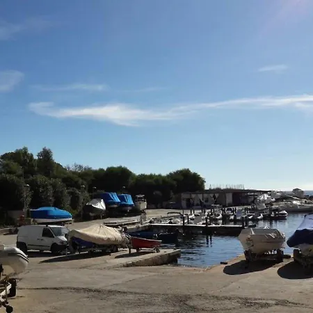Con Giardino Immersa Nel A 150mt Dal Mare Pula