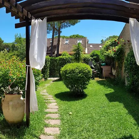 Con Giardino Immersa Nel A 150mt Dal Mare
