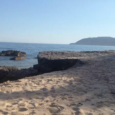 Con Giardino Immersa Nel A 150mt Dal Mare Pula