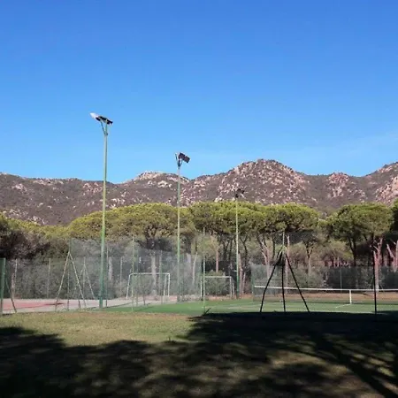 Con Giardino Immersa Nel A 150mt Dal Mare Pula