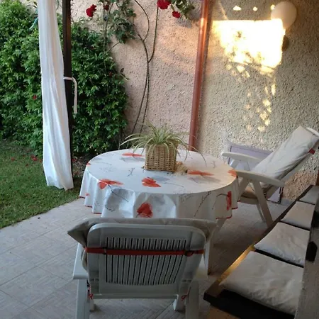Con Giardino Immersa Nel A 150mt Dal Mare Feriehus