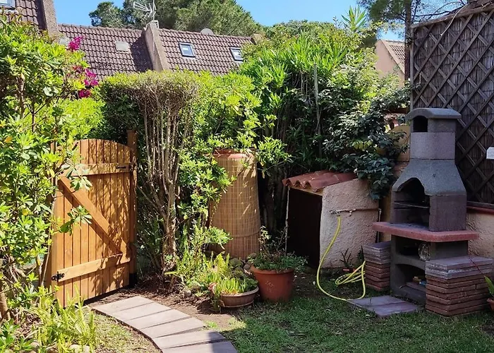 Con Giardino Immersa Nel A 150mt Dal Mare Дом отдыха