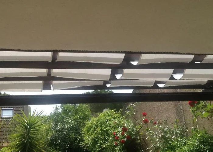 Con Giardino Immersa Nel A 150mt Dal Mare Дом отдыха Пула