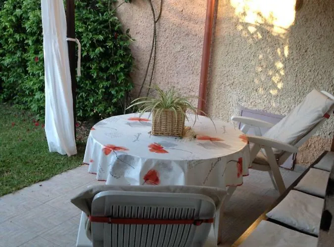 Con Giardino Immersa Nel A 150mt Dal Mare Дом отдыха