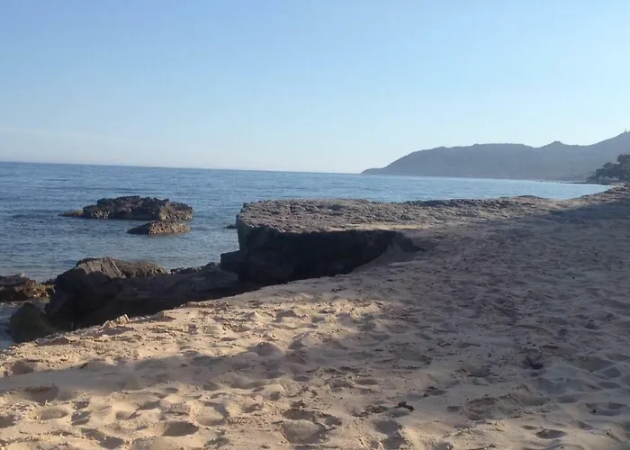 Con Giardino Immersa Nel A 150mt Dal Mare Пула
